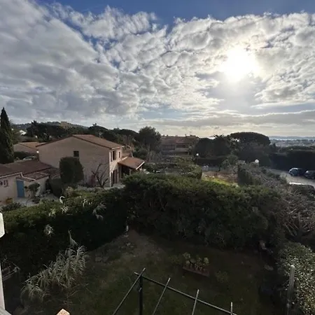 Apartamento : Lumineux 2 Pièces Avec Parking Dans Résidence Calme - Fr-1-226-536