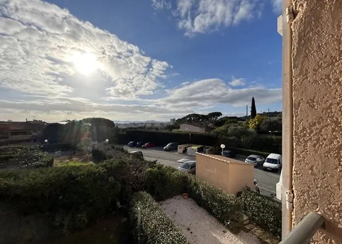 : Lumineux 2 Pièces Avec Parking Dans Résidence Calme - Fr-1-226-536 Apartamento *