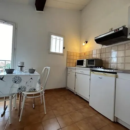 Appartement : Lumineux 2 Pieces Avec Parking Dans Calme - Fr-1-226-536 *