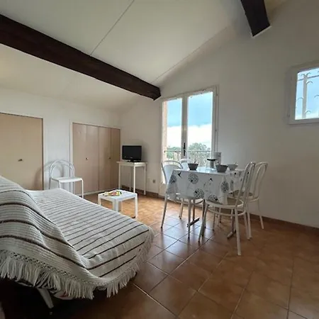 Appartement : Lumineux 2 Pieces Avec Parking Dans Calme - Fr-1-226-536 Sainte-Maxime