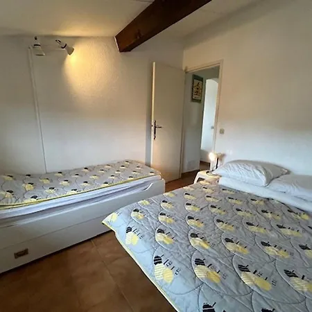 : Lumineux 2 Pieces Avec Parking Dans Calme - Fr-1-226-536 * Sainte-Maxime