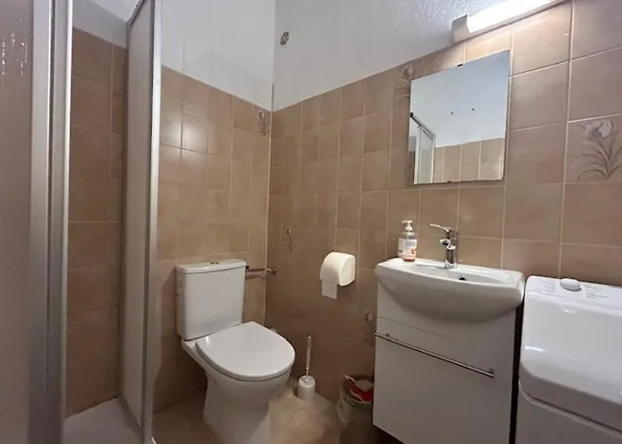 : Lumineux 2 Pièces Avec Parking Dans Résidence Calme - Fr-1-226-536 Sainte-Maxime