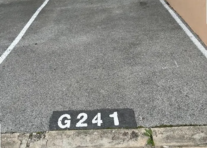 Appartement : Lumineux 2 Pieces Avec Parking Dans Calme - Fr-1-226-536